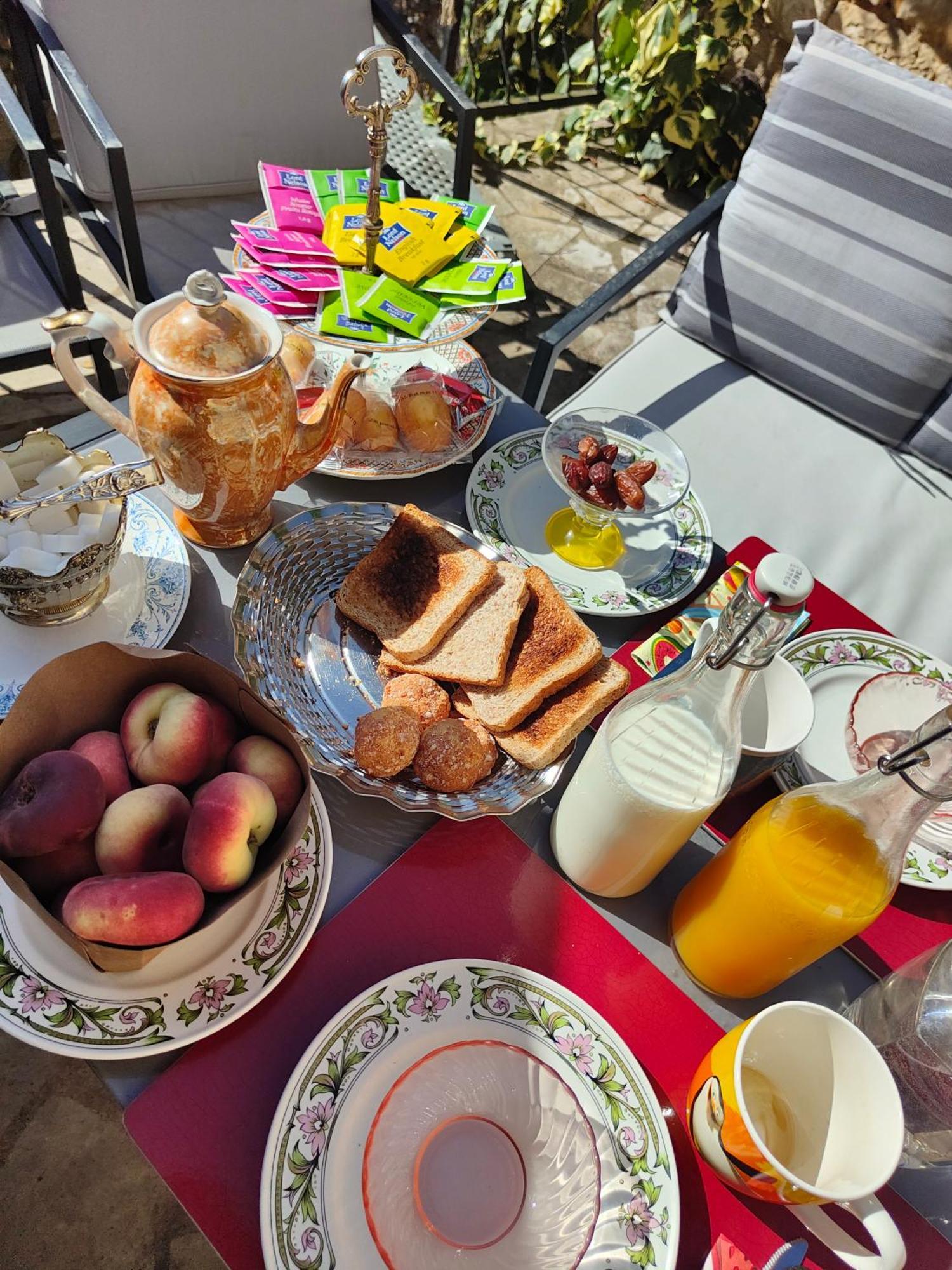 La Taniere Des Tanneries Bed & Breakfast Тонер Екстериор снимка